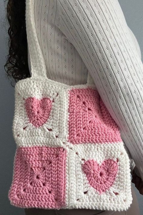 40s Mode, Purses Patterns, Crochet Heart Pattern, Beginner Crochet Tutorial, Mode Crochet, Crochet Business, Crochet Design Pattern, Crochet Clothing And Accessories, Kawaii Crochet