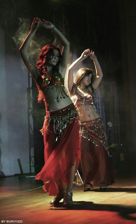 Lovely Belly Dancing Aesthetic, Cultura Punk, Dancer Poses, Belly Dance Outfit, World Dance, Dance Movement, Shall We Dance, Belly Dancer, Belly Dance Costume