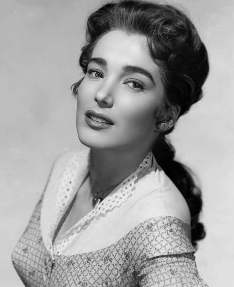 Julie Adams 🌟 (@julieadamsarchives) • Photos et vidéos Instagram Julie Adams, Sally Field, Adam Young, The Alamo, Western Movies, Old Hollywood, Stylish Women, Actors & Actresses, The Man