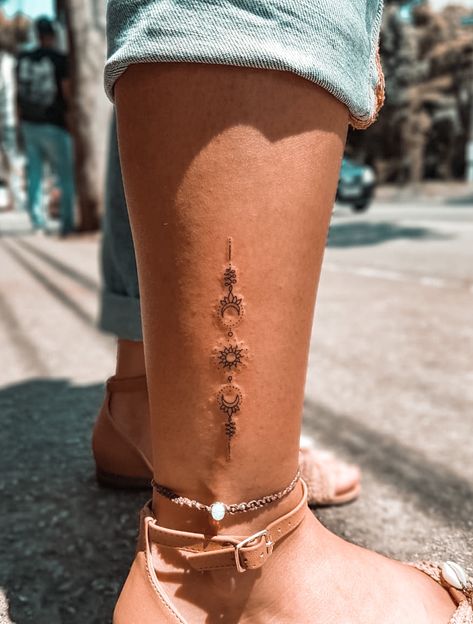 Tattoo Ideas Female Meaningful Unique Ankle, Boho Foot Tattoo, Kambo Tattoo, Tattoo Ideas Sternum, Tattoo Ideas Boho, Feminine Tattoos Unique, Unique Foot Tattoos, Feminine Tattoos Ideas, Tattoo Ideas Foot