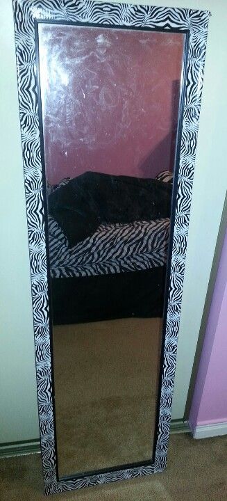 DIY Zebra print mirror. $6.00 printed ducktape from Michael's. Soooo incredibly easy!! You can do this with anything! :) Zebra Mirror Frame, Zebra Room Decor, Zebra Print Bedding, Zebra Bedroom, Zebra Room, Print Mirror, Zebra Decor, Animal Print Decor, Tape Projects