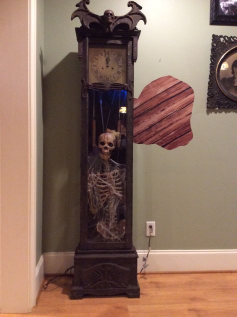 Haunted Grandfather Clock, Halloween Clocks Diy, Halloween Clock Decorations, Spooky Grandfather Clock, Halloween Clock Diy, Gothic Grandfather Clock, Halloween Grandfather Clock Diy, Halloween Grandfather Clock, Creepy Clock