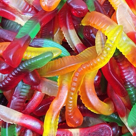 Gummy Worms Aesthetic, Gummy Aesthetic, Lore Aesthetic, Freakshakes Recipe, Early Bird Catches The Worm, Sour Worms, 100 Aesthetic, Gummy Candies, Sleepover Food