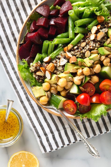 Vegan Cobb Salad Recipe (Gluten-Free) Vegan Cobb Salad, Cobb Salad Ingredients, Salad Recipes Gluten Free, Maple Vinaigrette, Vegeterian Recipes, Cobb Salad Recipe, Salad Inspiration, Recipe Lunch, Salad With Lemon