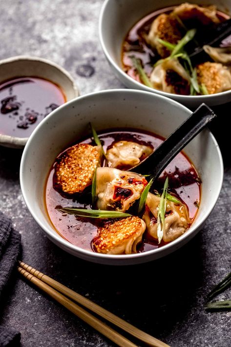 Pork And Ginger Dumplings, Spicy Soup Dumplings, Beautiful Food Recipes, Dumpling Dinner Ideas, Outdoor Food Ideas, Lamb Dumplings, Ginger Broth, Asian Cuisine Recipes, Spicy Broth