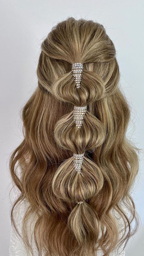 Hairstyles With Stones, Hair Rine Stones, Rhinestone Hair Braid, Long Braid Ponytail With Rhinestones, Rhinestone Ponytail Braid, Chain Braid, Shorts Tutorial, Short Braids, Hair Creations