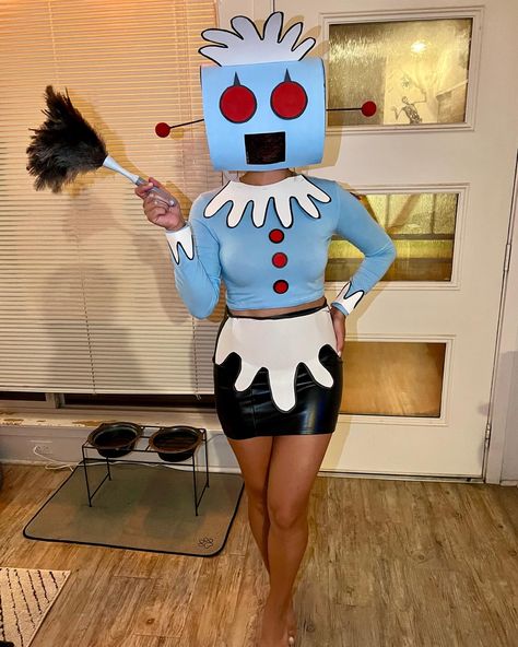 Black Cartoon Characters Costumes, Authentic Halloween Costumes, Clever Last Minute Halloween Costumes, Rosie From The Jetsons Costume, Halloween Chic Outfit, Rosie Jetsons Costume Diy, Rosie Jetsons Costume, Unexpected Halloween Costumes, Quick Halloween Costumes Last Minute Women For Work Diy