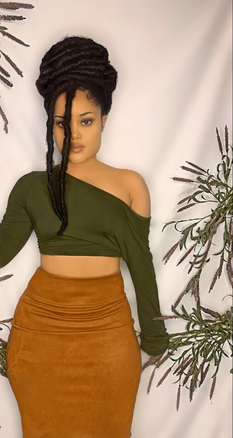 Faux Locs Outfits Style, Rihanna Jumbo Locs, Riri Locs Hairstyle, Riri Locs, Rihanna Locs, Jumbo Locs, Jumbo Faux Locs, Slay Hairstyles, Faux Locs Styles