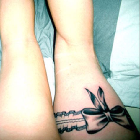 Nice Thigh Garter Tattoo, Bow Tattoo Designs, Garter Tattoo, Thigh Garter, Ankle Bracelet Tattoo, Tattoo Thigh, Sugar Skull Tattoos, Bow Tattoo, Lace Tattoo