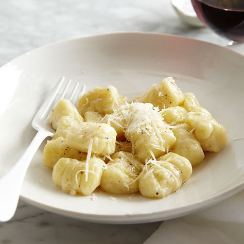 American chefs are busy riffing on this Italian classic. Here, Grace Parisi shares a traditional recipe. Make Gnocchi, How To Cook Gnocchi, Making Gnocchi, How To Make Potatoes, Homemade Gnocchi, Potato Gnocchi, Restaurant Dishes, Gnocchi Recipes, Bread Rolls