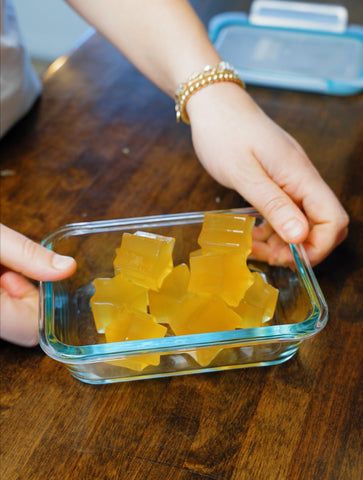 ⭐️Bone Broth Gummies ⭐️ – Crude Carnivore Bone Broth Gummies For Dogs, Carnivore Gummies, Bone Broth Gummies, Carnivore Bone Broth, Gelatin Gummies, Gummy Recipe, Gummies Recipe, Gelatin Recipes, Beef Gelatin