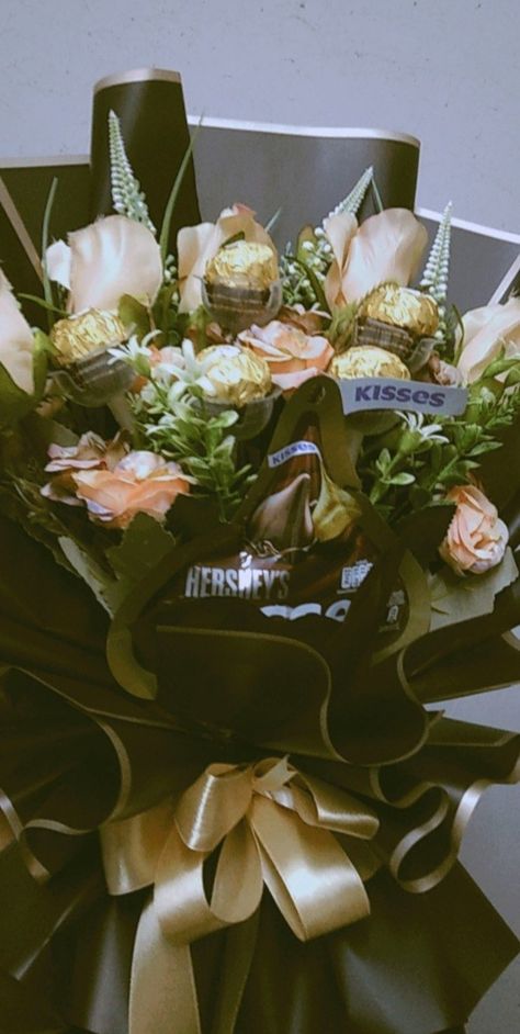 Homemade chocolate bouquet, black, gold, cream, green, white, hershey's kisses Gold Bouquet, Best Gift Baskets, Hershey's Kisses, Kisses Chocolate, Bouquet Wrap, Chocolate Bouquet, Hershey Kisses, Gold Cream, Homemade Chocolate