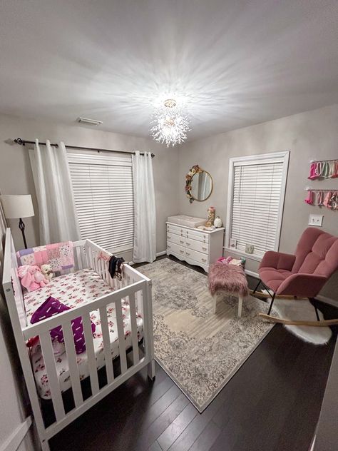 Nursery Guest Room Combo, Baby Girl Room Ideas, Girl Room Ideas, Luxury Baby Room, Nursery Guest Room, Baby Nursery Closet, Cozy Baby Room, Girl Apartment Decor, Baby Nursery Inspiration