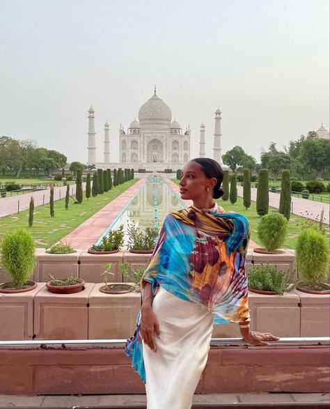 Dubai Woman Aesthetic, Summer Intern Outfits, Jasmine Tookes Summer, Jasmine Tookes Outfits, Jasmine Tookes Style, Jasmin Tookes, August Outfits, Seven Wonders Of The World, Dubai Outfits