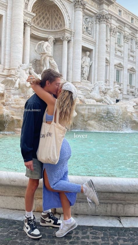 Couple Outfits In Paris, Trevi Fountain Couple Pictures, Rome Couple Pictures, Rome Couple, Italy Pics, Rome Pictures, Rome Outfits, Rome Photography, Rome Photo