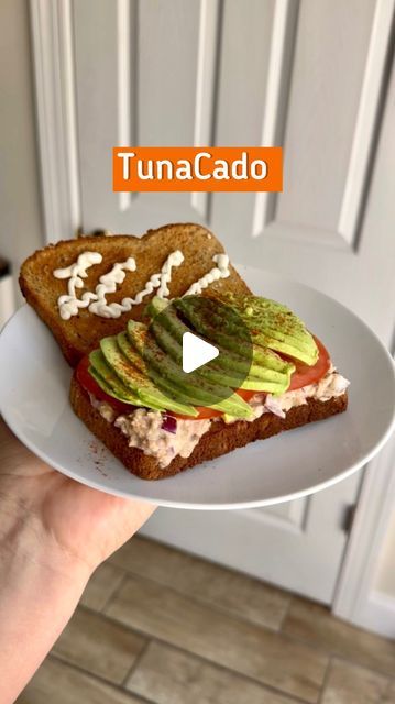 Avocado Tuna Sandwich, Tunacado Sandwich, Tuna Avocado Sandwich, Tuna Sandwich Recipes, Tuna Avocado, Avocado Sandwich, Food Motivation, Tuna Sandwich, Avocado Slices