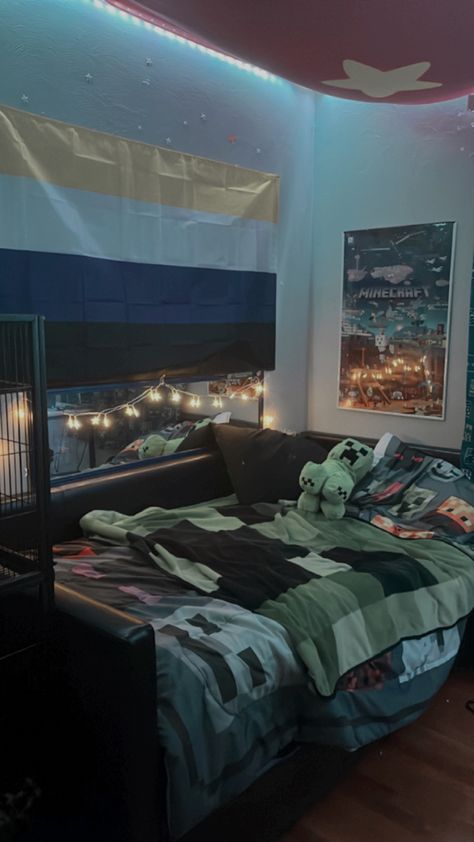 Minecraft Bedroom Ideas Real Life, Alter Room, Bedroom Gaming Setup, Gaming Setup Bedroom, Minecraft Room Decor, Bedroom Stuff, Minecraft Bedroom, Minecraft Room, Dorm Room Inspiration