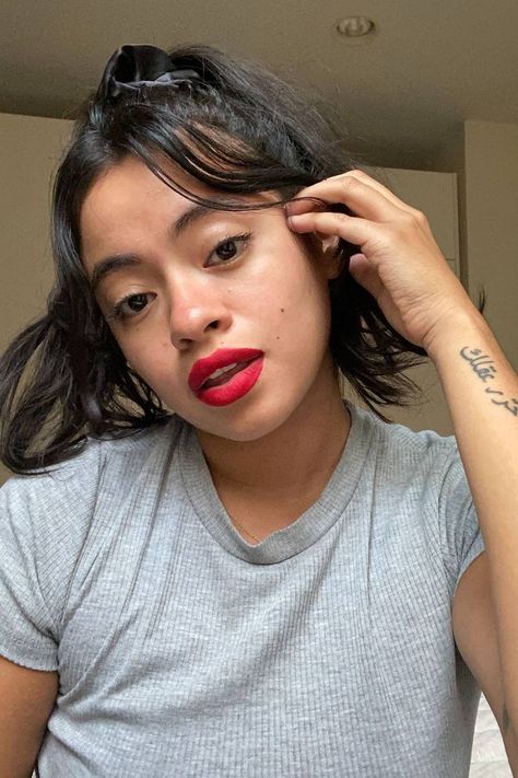 No Makeup Lipstick, Red Lipstick Natural Makeup, Lipstick No Eye Makeup, Lipstick No Makeup, No Makeup Red Lips, No Makeup Red Lipstick, Red Lipstick No Makeup, Simple Makeup With Bold Lips, No Eye Makeup Bold Lip