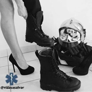 Emt Graduation Pictures, Women Paramedic, Firefighter Images, Ems Humor, Flight Nurse, Firefighter Girlfriend, Firefighter Humor, Firefighter Emt, Nurse Aesthetic