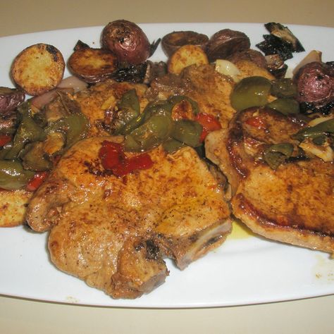 Vinegar Peppers Recipe, Pork Chops With Vinegar Peppers, Vinegar Peppers, Italian Pork Chops, Pepper Pork, Bone In Pork Chops, White Wine Chicken, Wine Chicken, Lamb Dishes