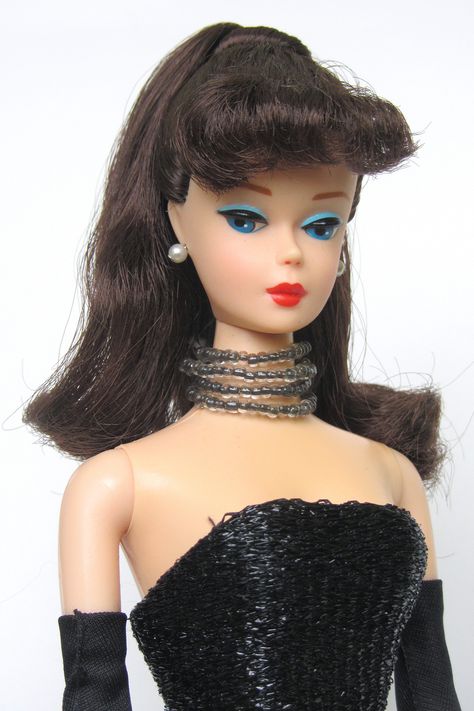 Barbie Hair Brunette, Vintage Brunette Barbie, Barbie Dark Hair, Brunette Barbie Aesthetic, Brunette Barbie Costume, Barbie With Bangs, Barbie Brown Hair, Brown Hair Barbie, Barbie Bangs