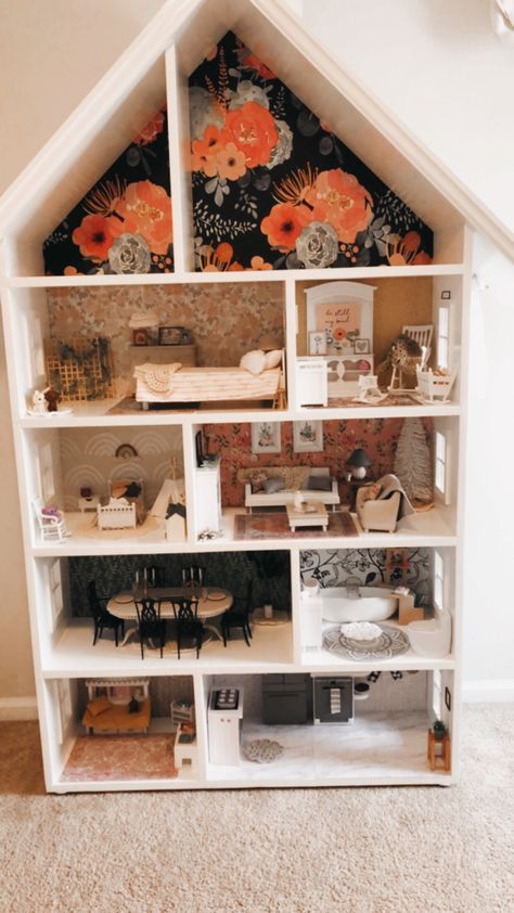 Diy Barbie Dollhouse, Diy Cubby, Happy Hobbies, Dollhouse Interior, Barbie Houses, Dollhouse Rooms, Dollhouse Decorating, Barbie Dollhouse, Barbie Doll House