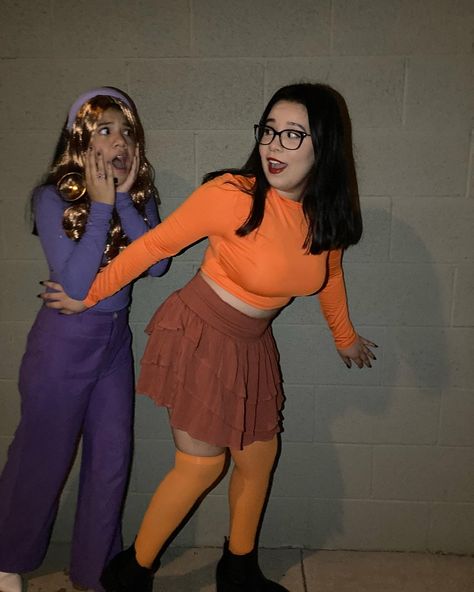 halloween! Dalphine And Velma Halloween Costume, Velma And Daphne Costume, Velma Halloween, Daphne Halloween Costume, Velma Halloween Costume, Velma Costume, Daphne Costume, Daphne And Velma, Painting Halloween