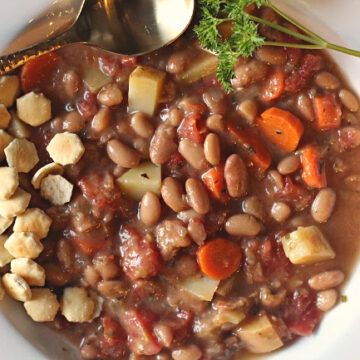 Dried Bean Soup, Canary Beans, Mayocoba Beans, Crowd Recipes, Beans And Vegetables, Potatoes And Vegetables, Soup Homemade, Healthy Bowl, Healthy Vegetable