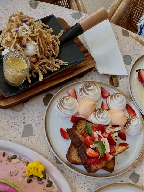 Brunch & Cake Dubai 🫶 Brunch And Cake Dubai, Brunch Cake, French Toast, Toast, Dubai, Cake