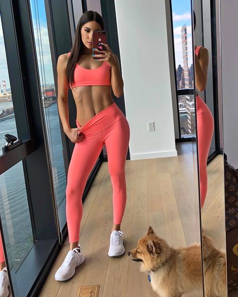 Here's a list of female fitness influencers on Instagram you might want to follow for motivation, inspiration and to get the latest goss. Female Fitness Influencer, Jessie James Decker Fitness, Jen Selter, Alexia Clark, Health Fitness Inspiration, Lean Body, Girls Who Lift, Yoga Girl, Bodybuilding Workouts