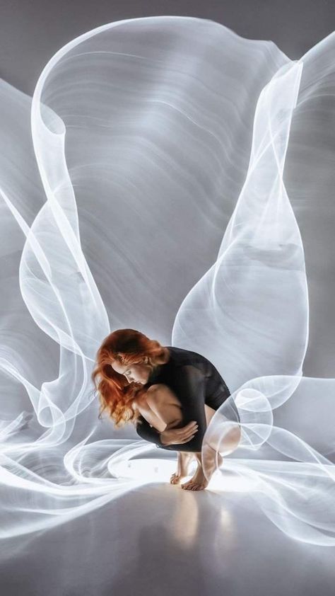 Fog Photography, Light Painting Photography, Beautiful Dance, Motion Photography, Body Art Photography, Studio Photography Poses, Birth Photography, Paper Photo, Unique Photography