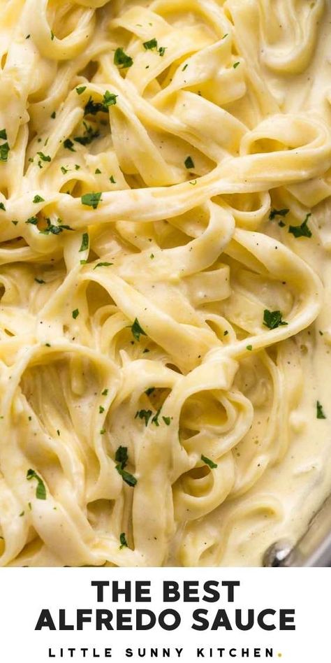 The easiest and creamiest homemade alfredo sauce recipe! Ditch the canned stuff, and make homemade alfredo sauce from scratch that's even better than the restaurant version. #alfredosauce Easy Alfredo Recipe, Fettuccine Sauce, Alfredo Sauce With Milk, Alfredo Sauce Easy, Seasoning Chicken, Instant Pots, Alfredo Sauce Recipe Easy, Alfredo Sauce Recipe Homemade, Chicken Shawarma Recipe