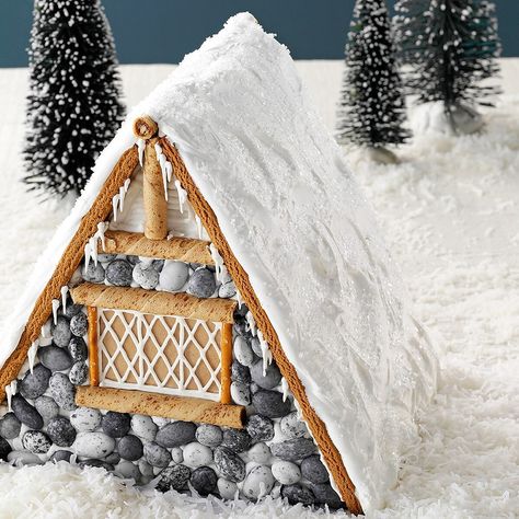 White Gingerbread House, Graham Cracker Gingerbread, Gingerbread Competition, Graham Cracker Gingerbread House, Easy Gingerbread House, Homemade Gingerbread House, Gingerbread House Ideas, Ginger Bread House Diy, Gingerbread House Recipe