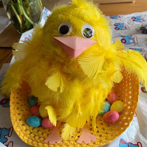 Chick Easter Bonnet, Easter Hat Parade Ideas, Easter Hat Ideas, Easter Bonnet Ideas, Easter Hat Parade, Easter Bonnets, Easter Decoration Ideas, Bunny Easter Egg, Easter Spring Crafts