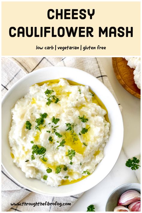 Cheesy cauliflower mash - a fun low carb side dish that goes perfectly with meat, fish or plant-based dishes. This easy mash recipe is vegetarian and gluten free - perfect with your Sunday dinner or weekend meals! Mashed Cauliflower With Cream Cheese, Low Carb Side Dish, Mashed Cauliflower Recipe, Creamy Mashed Cauliflower, Low Histamine Foods, Low Carb Side, Mash Potato, Light Dinner Recipes, Fibro Fog