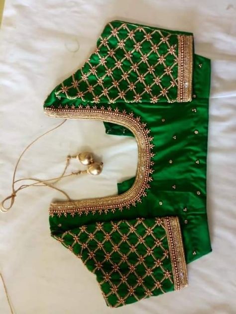 Parrot Green Blouse Design, Simple Green Blouse Designs For Saree, Latest Fashion Blouse Designs, Exclusive Blouse Designs, Green Blouse Designs, Peacock Embroidery Designs, Nauvari Saree, Maggam Work Designs, Aari Blouse