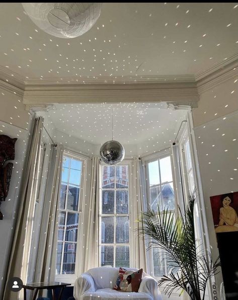 Nyc Rooms, Room Decor Cute, Dream Apartment Decor, Apartment Decor Inspiration, Dream Apartment, Girl House, Ball Lights, House Room, Room Aesthetic