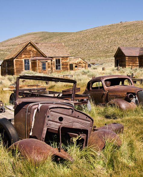 Bodie Ghost Town Abandoned Technology, Junkyard Dog, Abandoned Town, Rust In Peace, Forgotten Places, Party Barn, Rusty Cars, Last Ride, Abandoned Cars