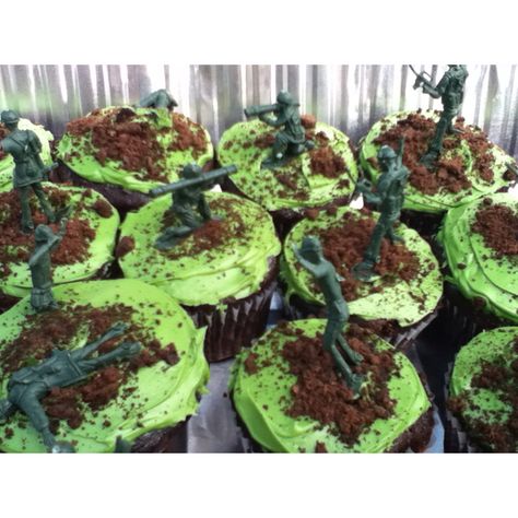 Army birthday cupcakes! Crush Oreos (with cream taken out) and sprinkle on top to look like dirt! Place plastic army men on top. So easy and fun! Army Men Cupcakes, Army Birthday Cupcakes, Army Cupcakes Ideas, Army Cupcakes, Army Themed Birthday, Soldier Party, Camo Birthday Party, Toy Story Cupcakes, Army Cake