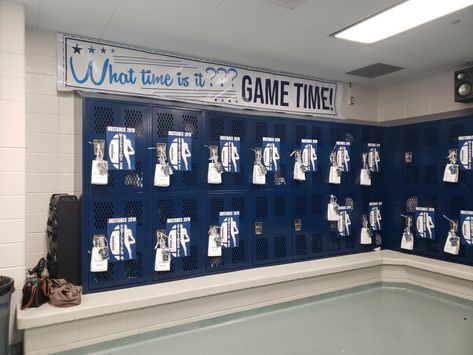 Varsity Football Locker Room Decorations, Football Locker Room Decorations Ideas, Locker Room Aesthetic, College Football Locker Room, Locker Room Signs, Football Locker Signs, Football Locker Room, Nfl Locker Room, Aesthetic Football