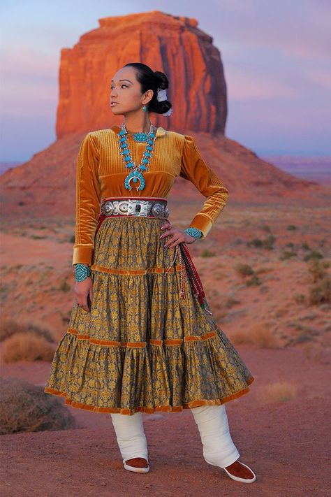 Navajo Womens Clothing, Navajo Women Art, Native American Outfit Women, Navajo Clothing, Navajo Dress, Navajo Wedding, Jessica Fox, Native Clothing, Navajo Culture