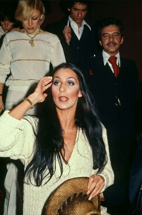 Cher gets spotted at Studio 54, mid 1970's. Young Cher, Cher Outfits, Betty Ford, Bianca Jagger, Liza Minnelli, Richard Gere, Studio 54, Dancing Queen, Night Club