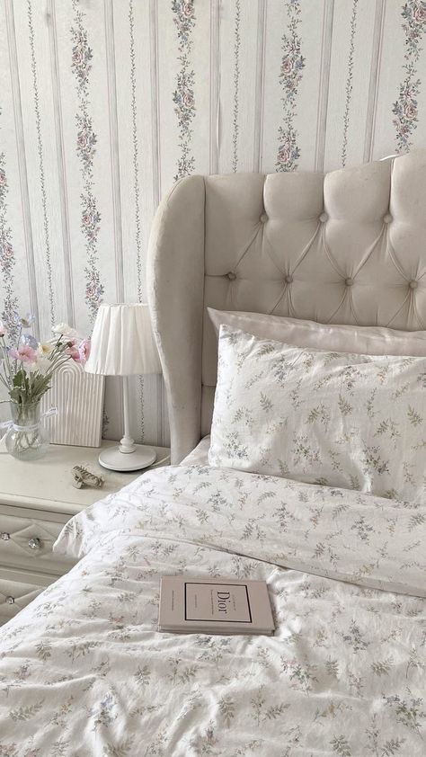 Couteqqe Aesthetic, Coquette Aestethic Room, White Floral Bedding, Queen Girl, Flower Branches, Duvet Cover Queen, Floral Bedding Sets, Floral Comforter, Flower Bedding