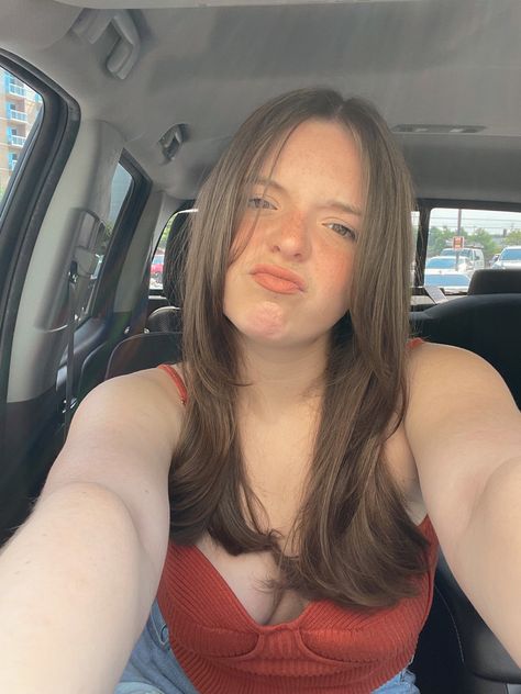 medium length hair, brunette, soft layers, & face framing :) Medium Length Hair Brunette, Bra Strap Length Hair, Girls Haircuts With Layers, Layers Face Framing, Medium Length Brown Hair, Face Framing Hair, Long Length Hair, Long Brunette Hair, Hair Brunette