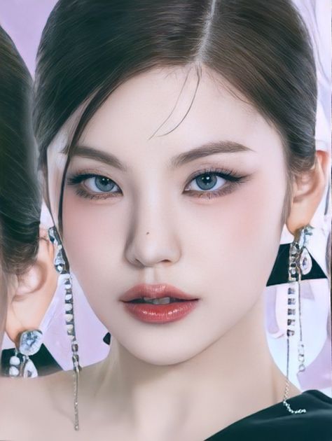 Yeji Eye Makeup, Yeji Itzy Make Up, Itzy Yeji Makeup, Kpop Makeup Female, Yeji Pic, Yeji Makeup, Yeji Eyes, Itzy Makeup, Korean Idol Makeup