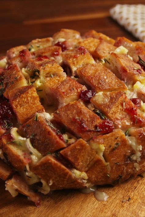 Cranberry Brie Pull-Apart Bread  - Delish.com Pull Apart Recipes, Foil Bake, Party Bread, Bread Pull Apart Recipes, Cranberry Brie, Brie Recipes, Pull Apart Bread, Christmas Appetizers, Pull Apart