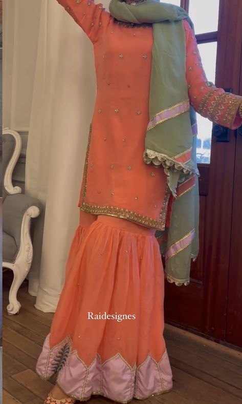 Peach Colour Combination Dress, Lace Suits, Peach Colour Combinations, Ambani House, Garara Suit, Plazo Suits, Layer Dresses, Designer Dupatta, Patiala Suit Designs