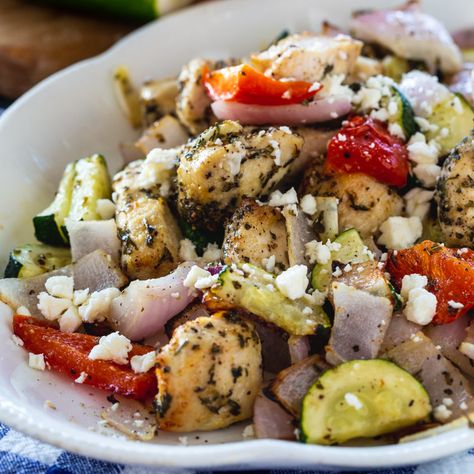 Air Fryer Greek Chicken- diced chicken, red bell pepper, red onion, and zucchini are tossed with Greek seasonings and srpinkled with feta cheese. Air Fryer Greek Chicken, Mediterranean Diet Recipes Dinners, Greek Seasoning, Chicken Thigh Recipes Baked, Air Fryer Dinner Recipes, Diced Chicken, Greek Chicken, Healthy Low Carb Recipes, Air Fryer Recipes Easy