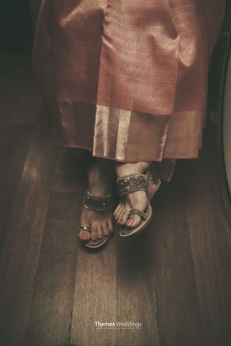 Shoes For Saree, Footwear For Saree, Saree Footwear, Bata Shoes, Marathi Bride, Hindu Wedding, Bride Clothes, Wedding Heels, Saree Look