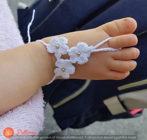 crochet pattern-Selecting the Perfect Yarn: Discover Softness, Durability, and Style for Booties Crochet Baby Sandals Pattern, Crochet Baby Shoes Tutorial, Barefoot Sandals Crochet Pattern, Fancy Crochet, Bandeau Au Crochet, Crochet Baby Sweater Pattern, Barefoot Sandals Baby, Crochet Barefoot Sandals, Crochet Baby Gifts